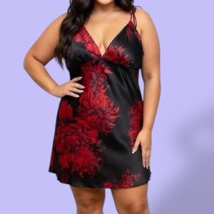 La Vie En Rose Early 2000s Black Satin Chemise with Red Floral Print
